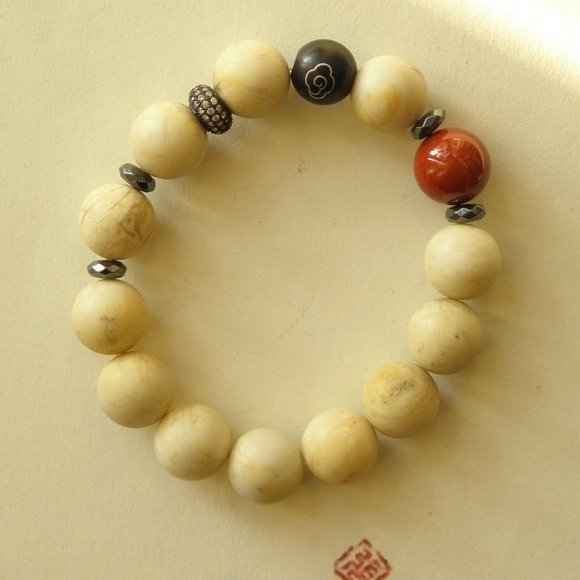 High quality Matte marble  stone with sandalwood zen style bracelet - Picture 6 of 7